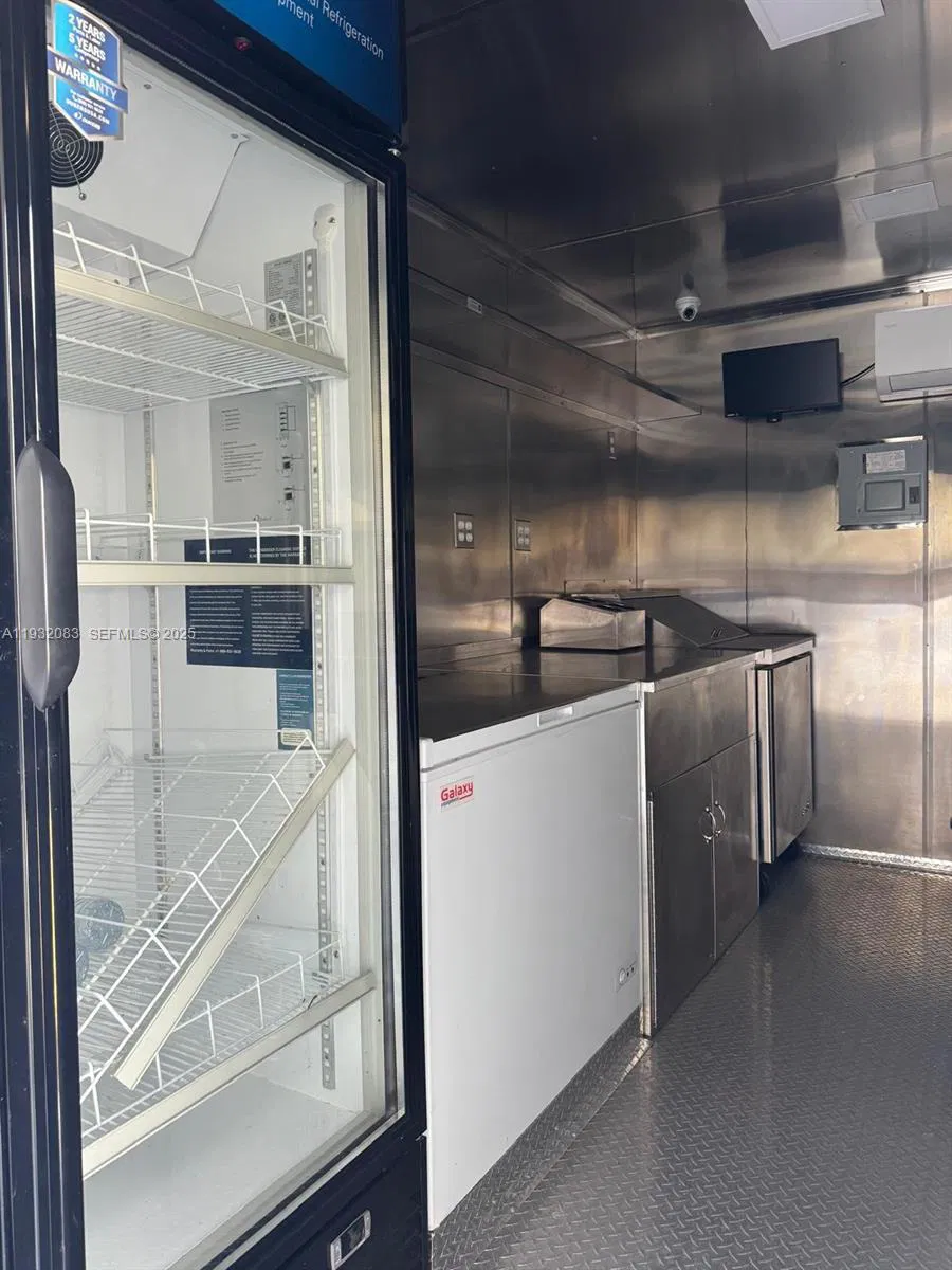 Turnkey Mobile Food Trailer with Flexible Operations