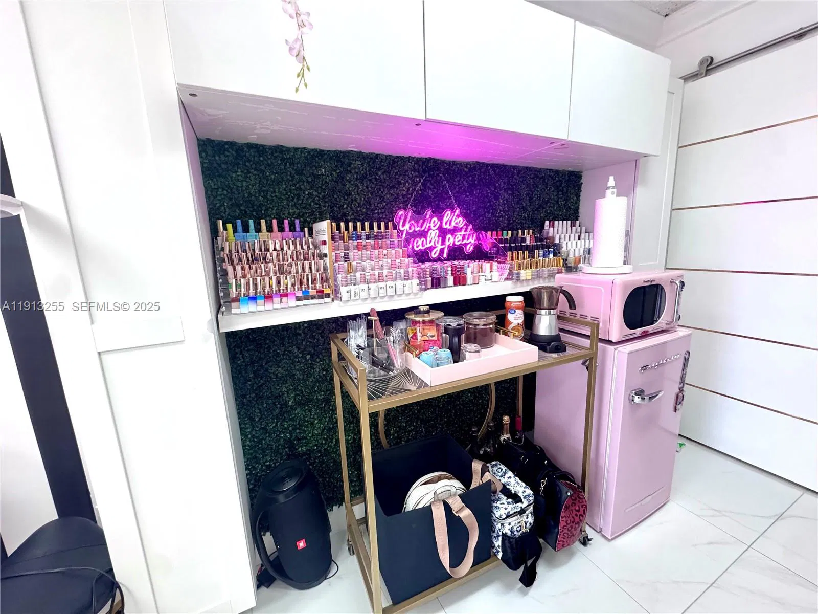 Thriving Hair Salon with a Rapidly Growing Customer Base