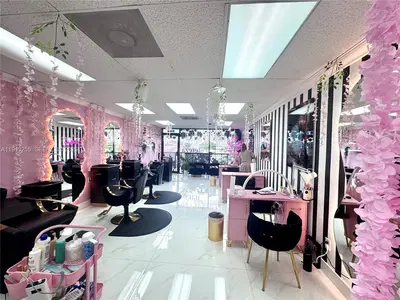 Thriving Hair Salon with a Rapidly Growing Customer Base