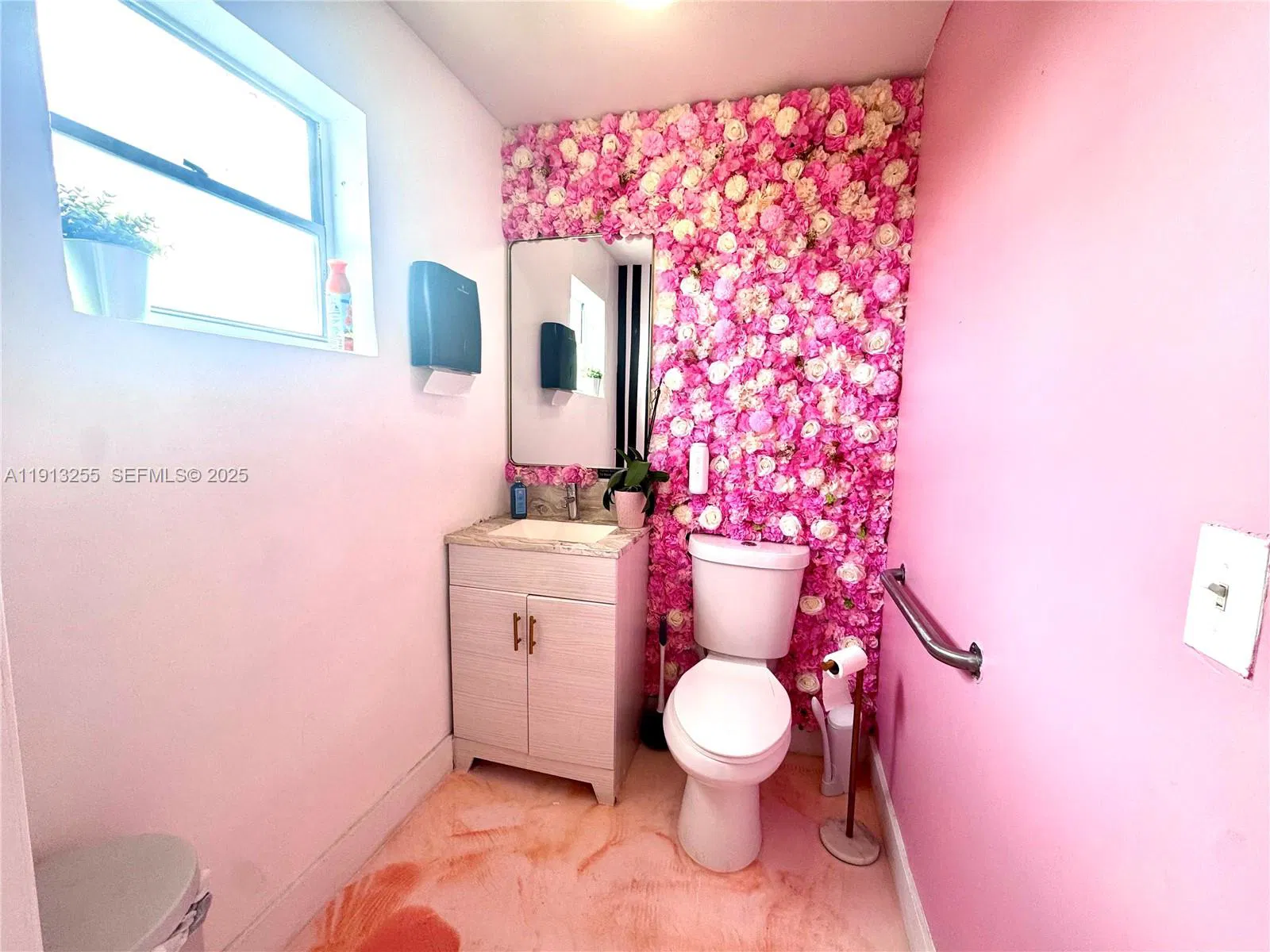 Thriving Hair Salon with a Rapidly Growing Customer Base