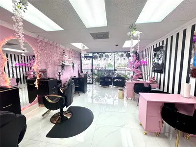 Thriving Hair Salon with a Rapidly Growing Customer Base