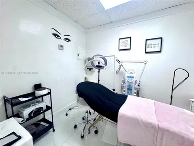 Thriving Hair Salon with a Rapidly Growing Customer Base