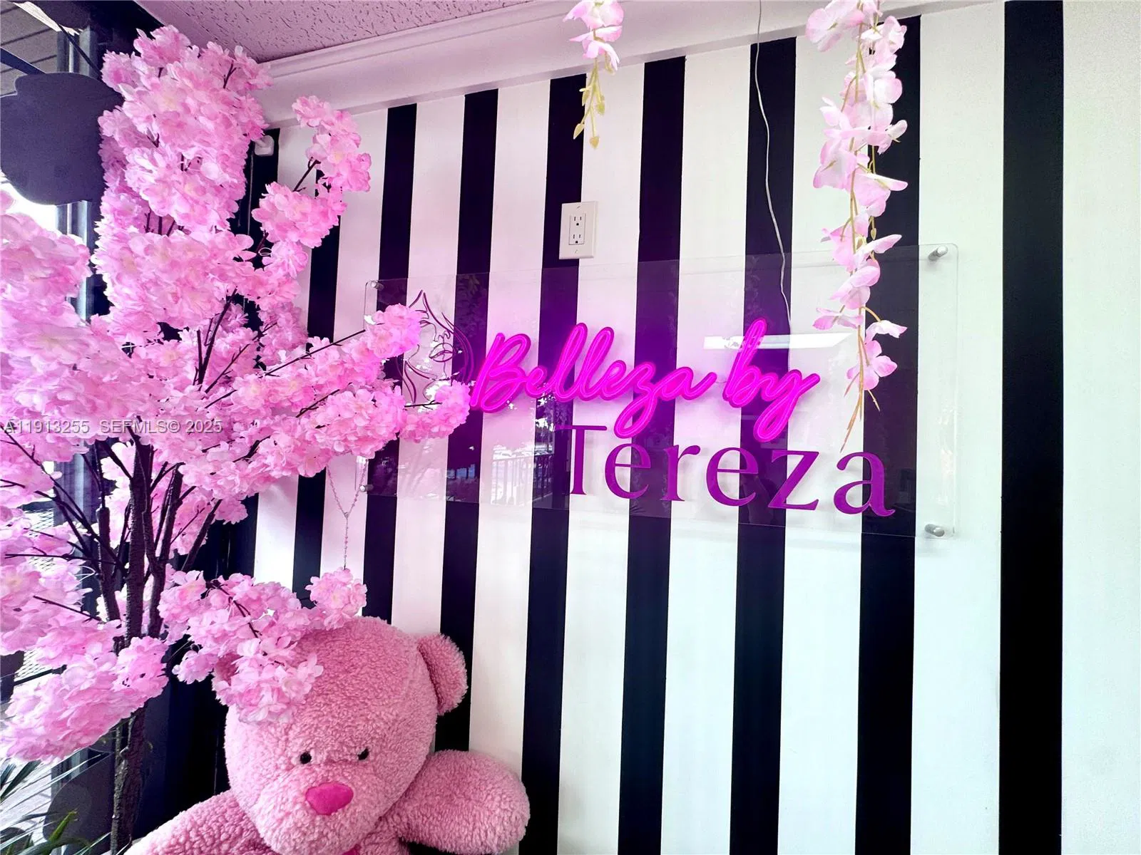 Thriving Hair Salon with a Rapidly Growing Customer Base