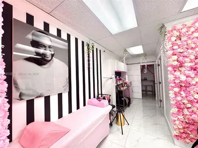 Thriving Hair Salon with a Rapidly Growing Customer Base