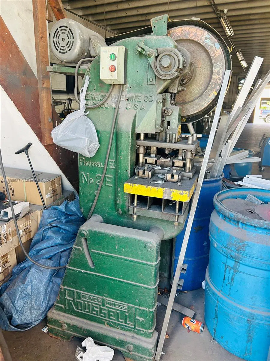 Established Aluminum Fence and Gate Manufacturer with Turnkey Operations