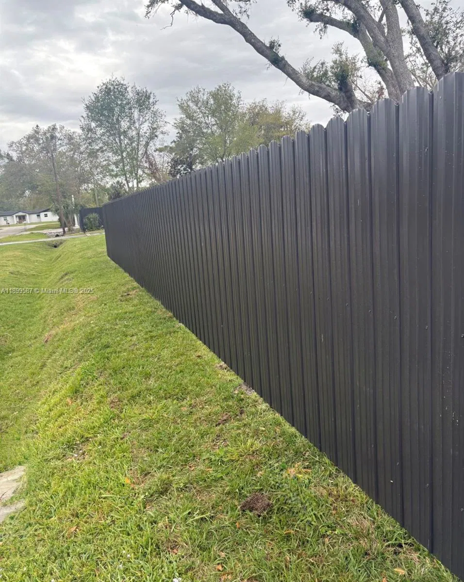 Established Aluminum Fence and Gate Manufacturer with Turnkey Operations