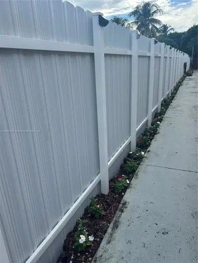 Established Aluminum Fence and Gate Manufacturer with Turnkey Operations