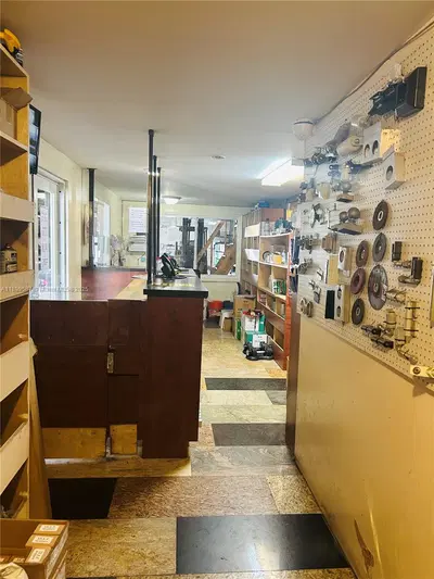 Established Aluminum Fence and Gate Manufacturer with Turnkey Operations