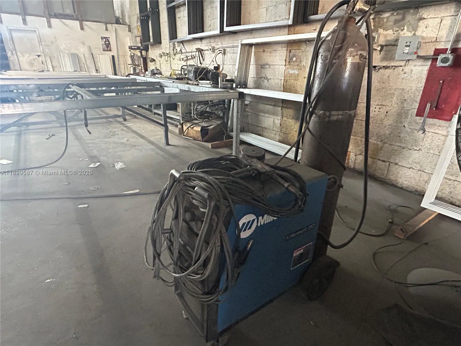 Established Aluminum Fence and Gate Manufacturer with Turnkey Operations