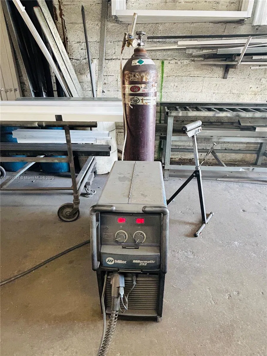 Established Aluminum Fence and Gate Manufacturer with Turnkey Operations