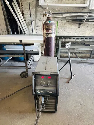 Established Aluminum Fence and Gate Manufacturer with Turnkey Operations