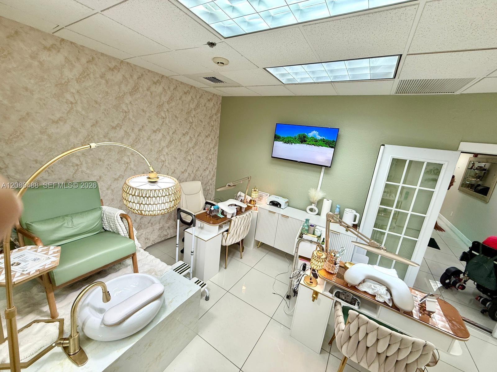 Established Salon Suite Business with Strong Recurring Clientele