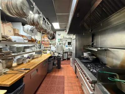 Established Italian Restaurant with Loyal Customer Base