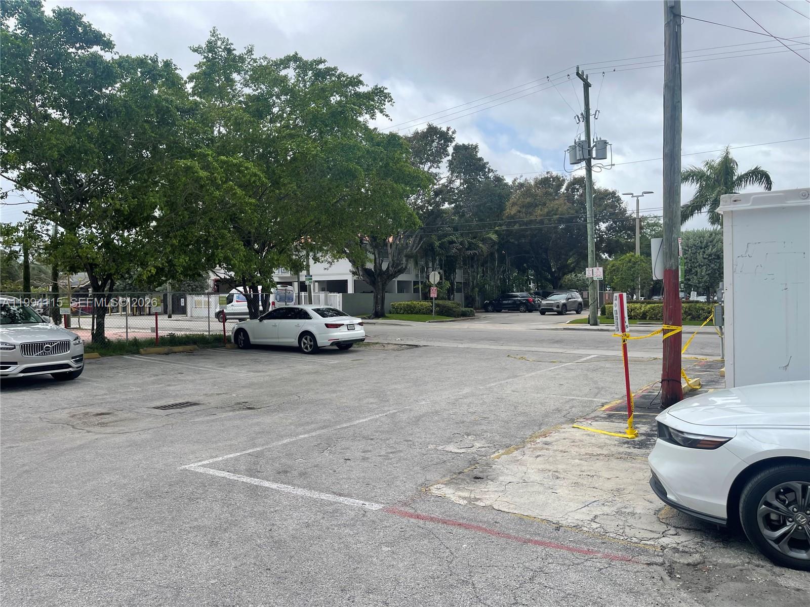 Prime Commercial Space with High Foot Traffic on Calle Ocho