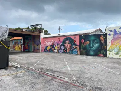 Prime Commercial Space with High Foot Traffic on Calle Ocho