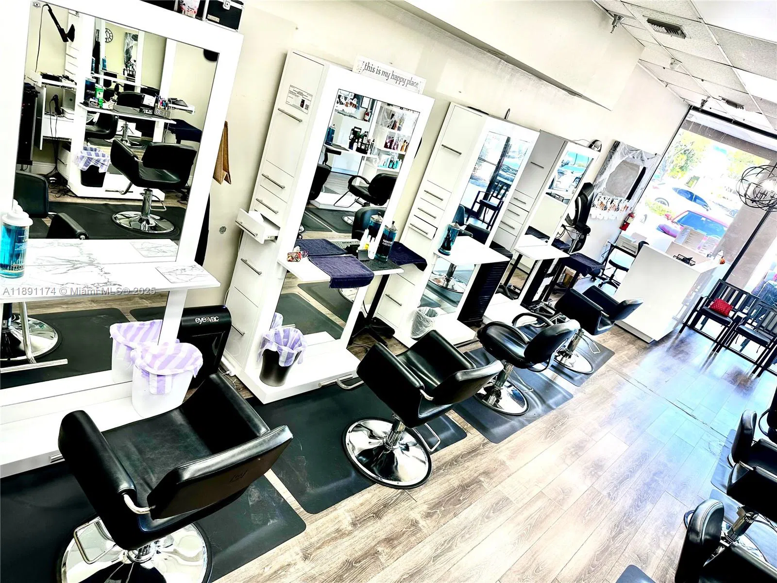 Thriving Hair Salon with Consistent Foot Traffic