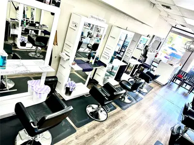 Thriving Hair Salon with Consistent Foot Traffic