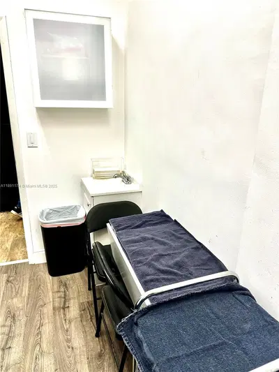 Thriving Hair Salon with Consistent Foot Traffic