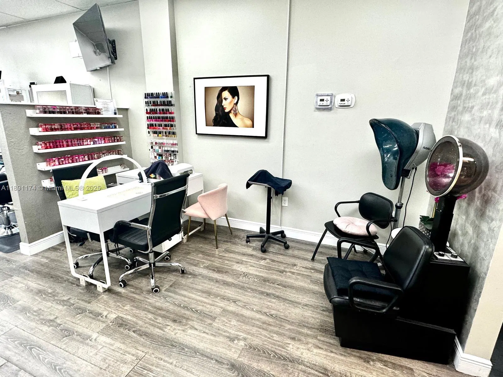 Thriving Hair Salon with Consistent Foot Traffic