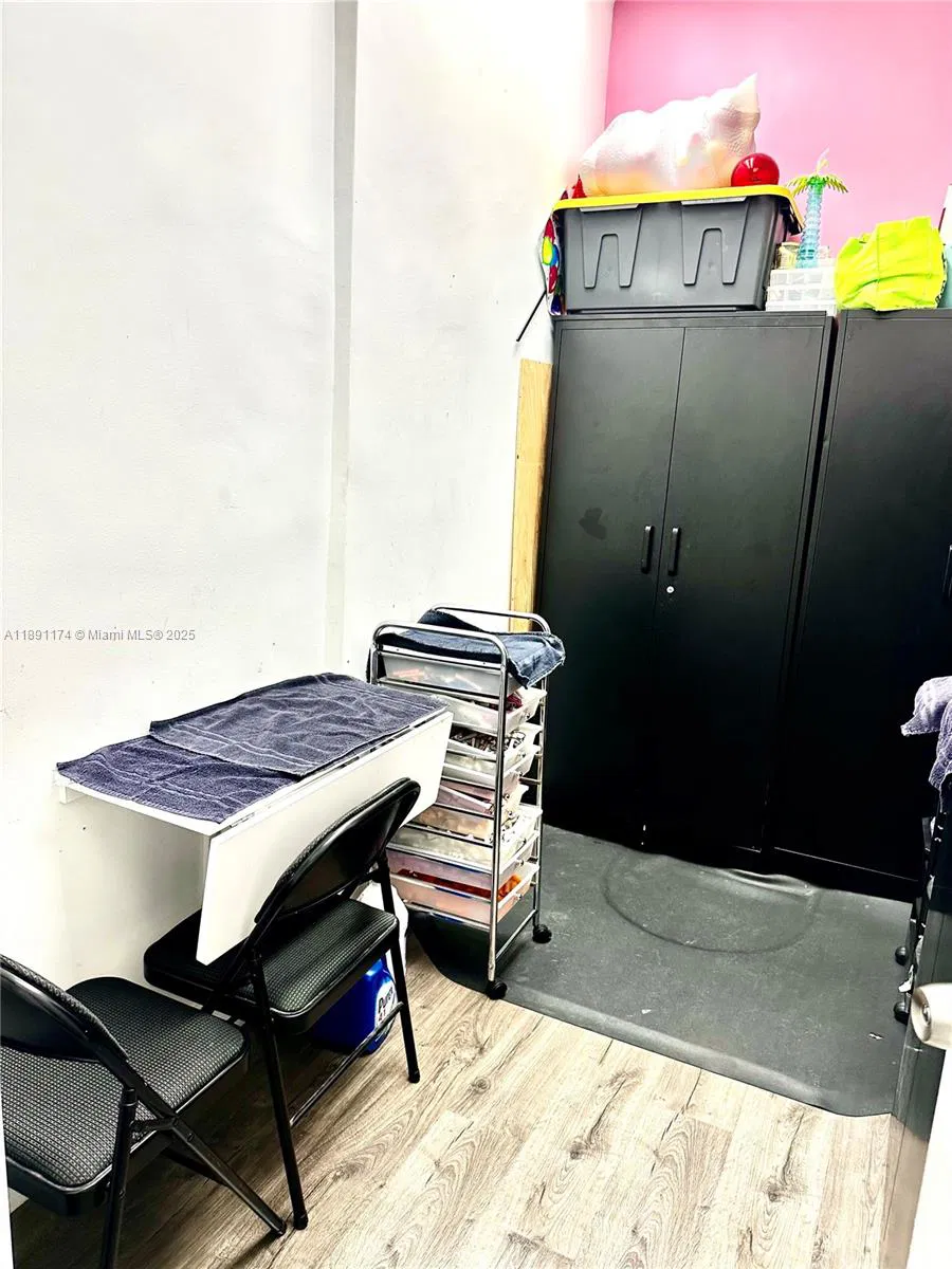 Thriving Hair Salon with Consistent Foot Traffic