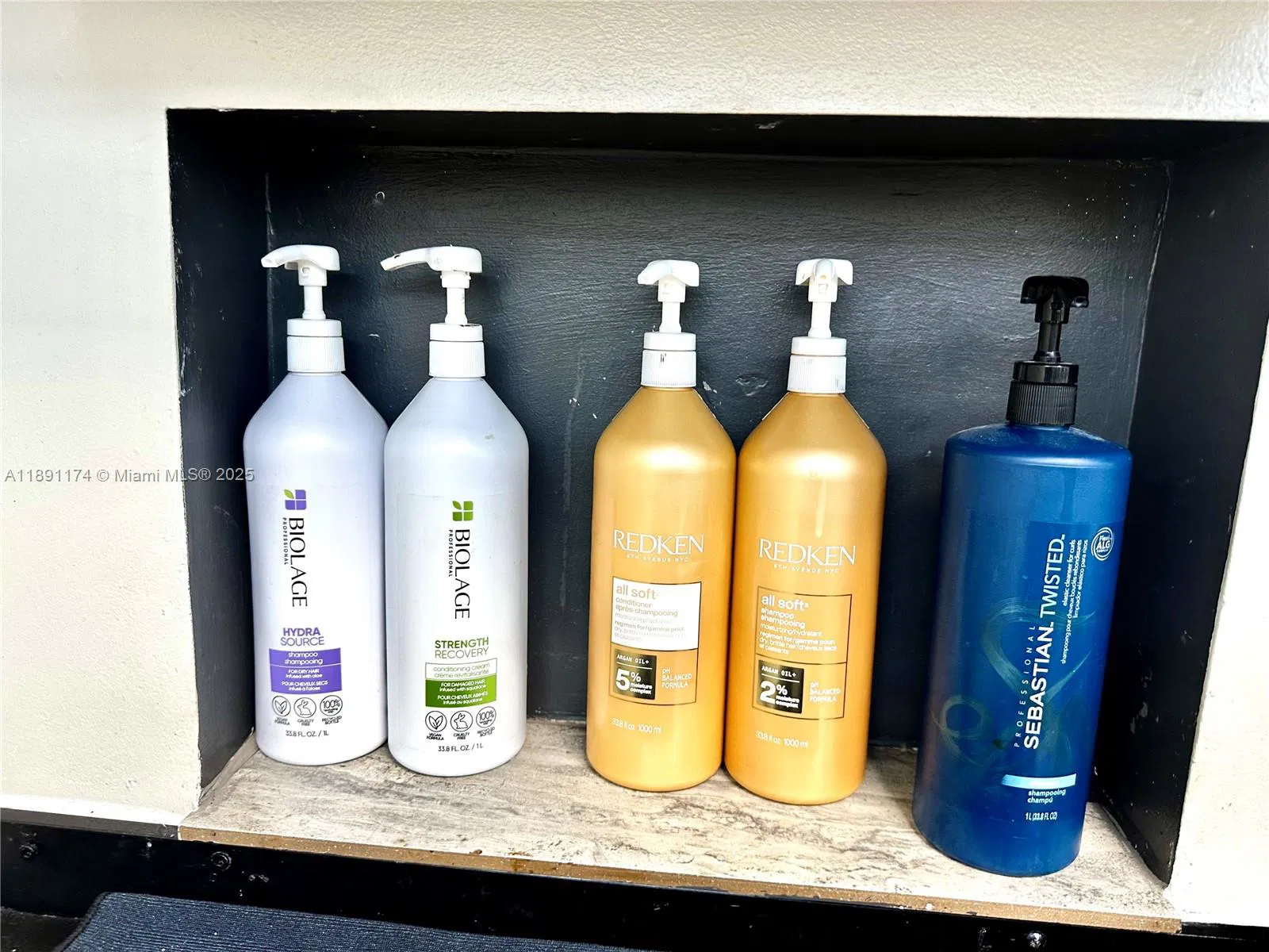 Thriving Hair Salon with Consistent Foot Traffic