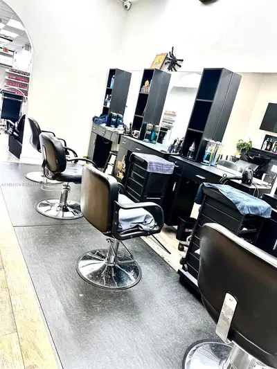 Thriving Hair Salon with Consistent Foot Traffic