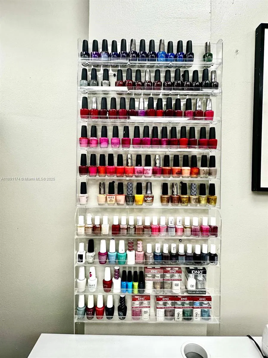 Thriving Hair Salon with Consistent Foot Traffic