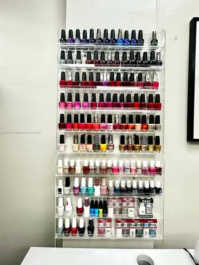 Thriving Hair Salon with Consistent Foot Traffic