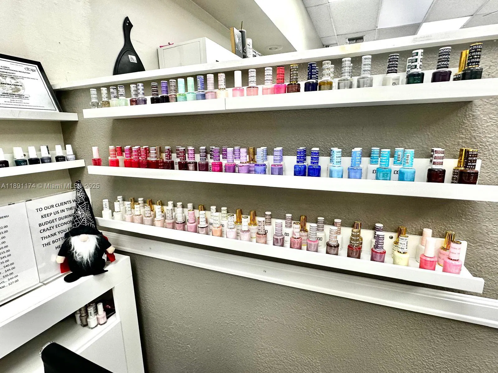 Thriving Hair Salon with Consistent Foot Traffic