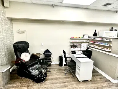 Thriving Hair Salon with Consistent Foot Traffic