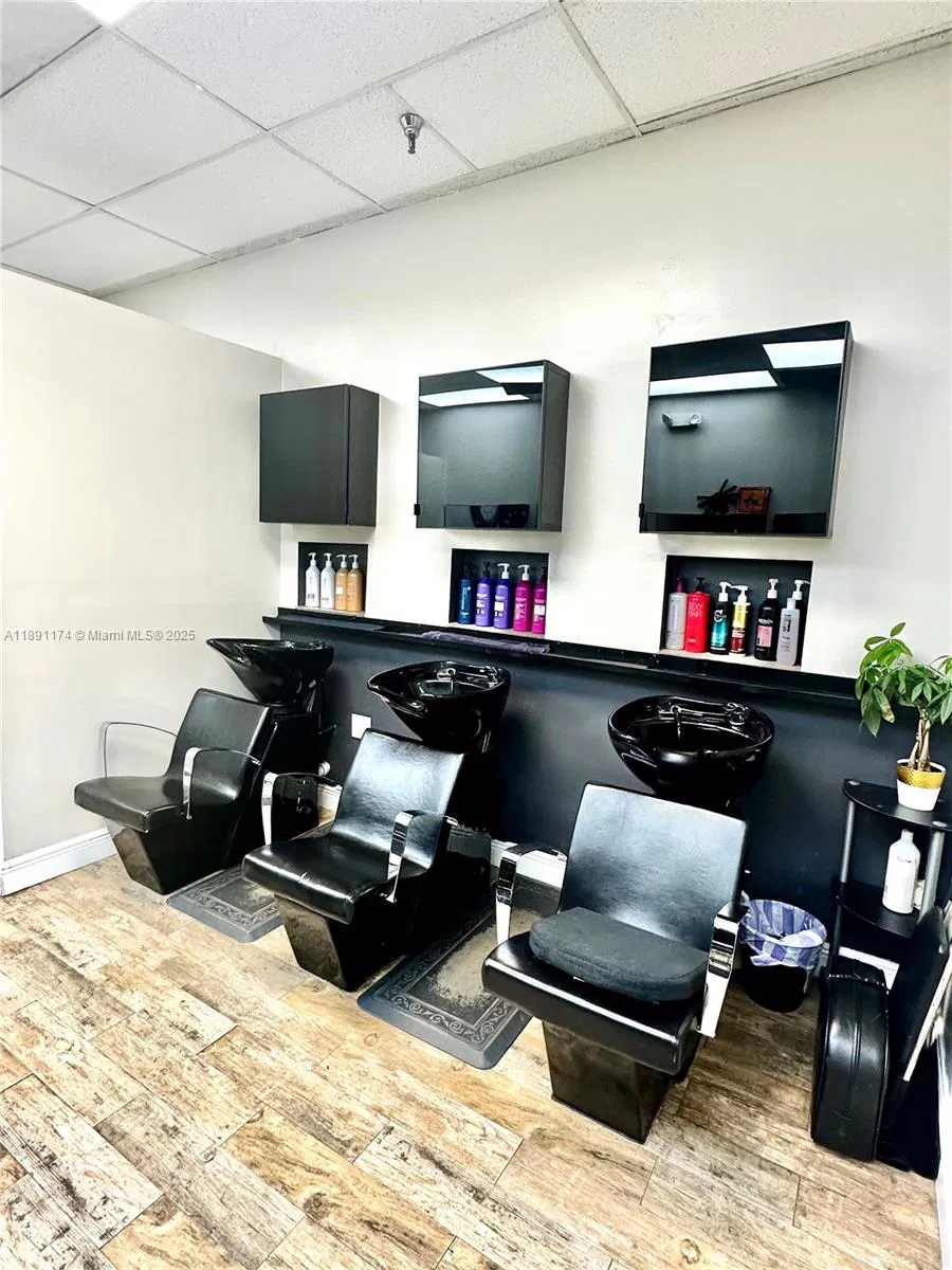 Thriving Hair Salon with Consistent Foot Traffic