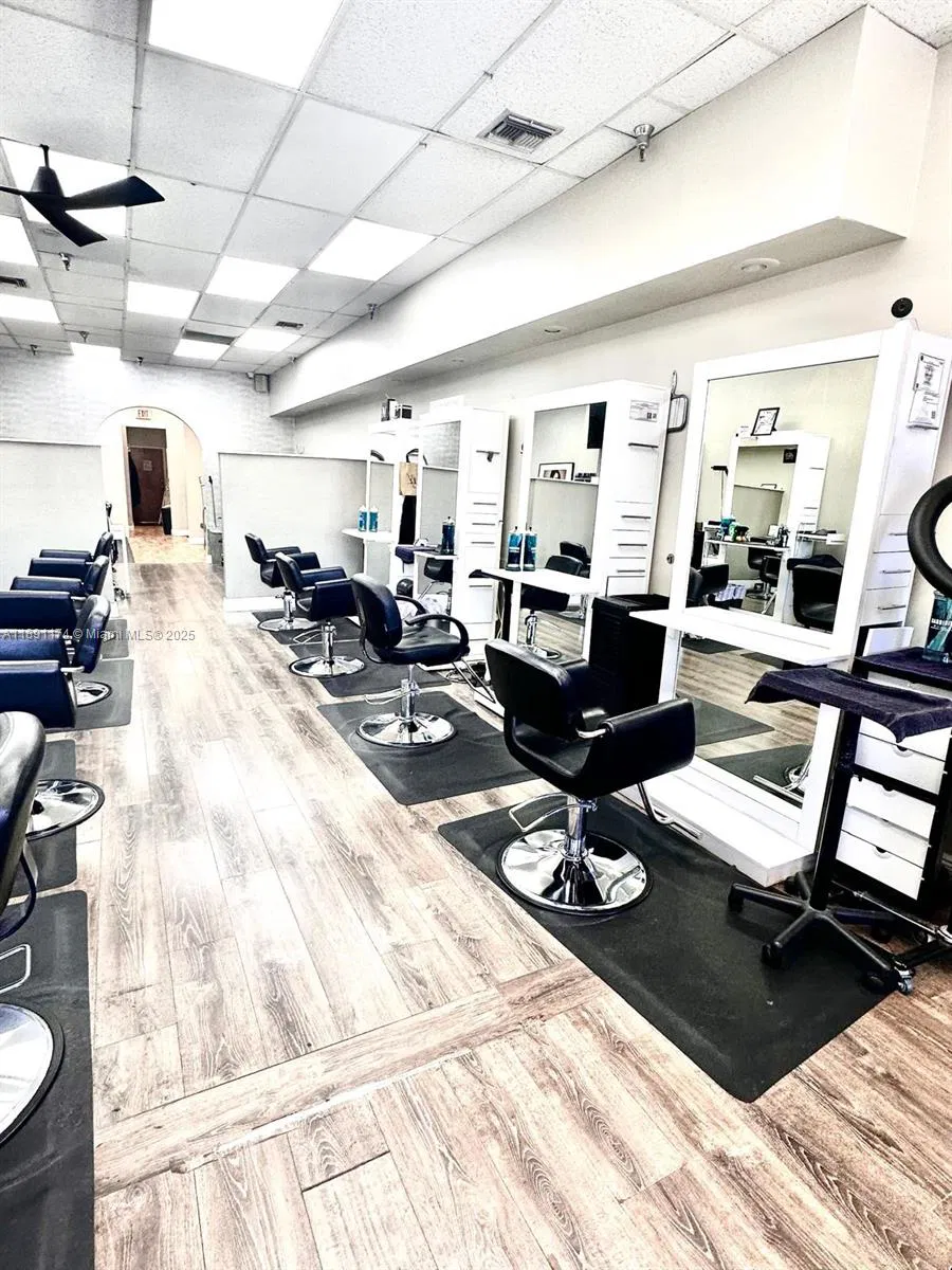 Thriving Hair Salon with Consistent Foot Traffic