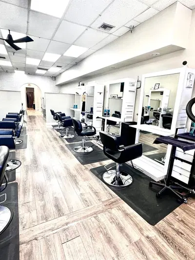 Thriving Hair Salon with Consistent Foot Traffic