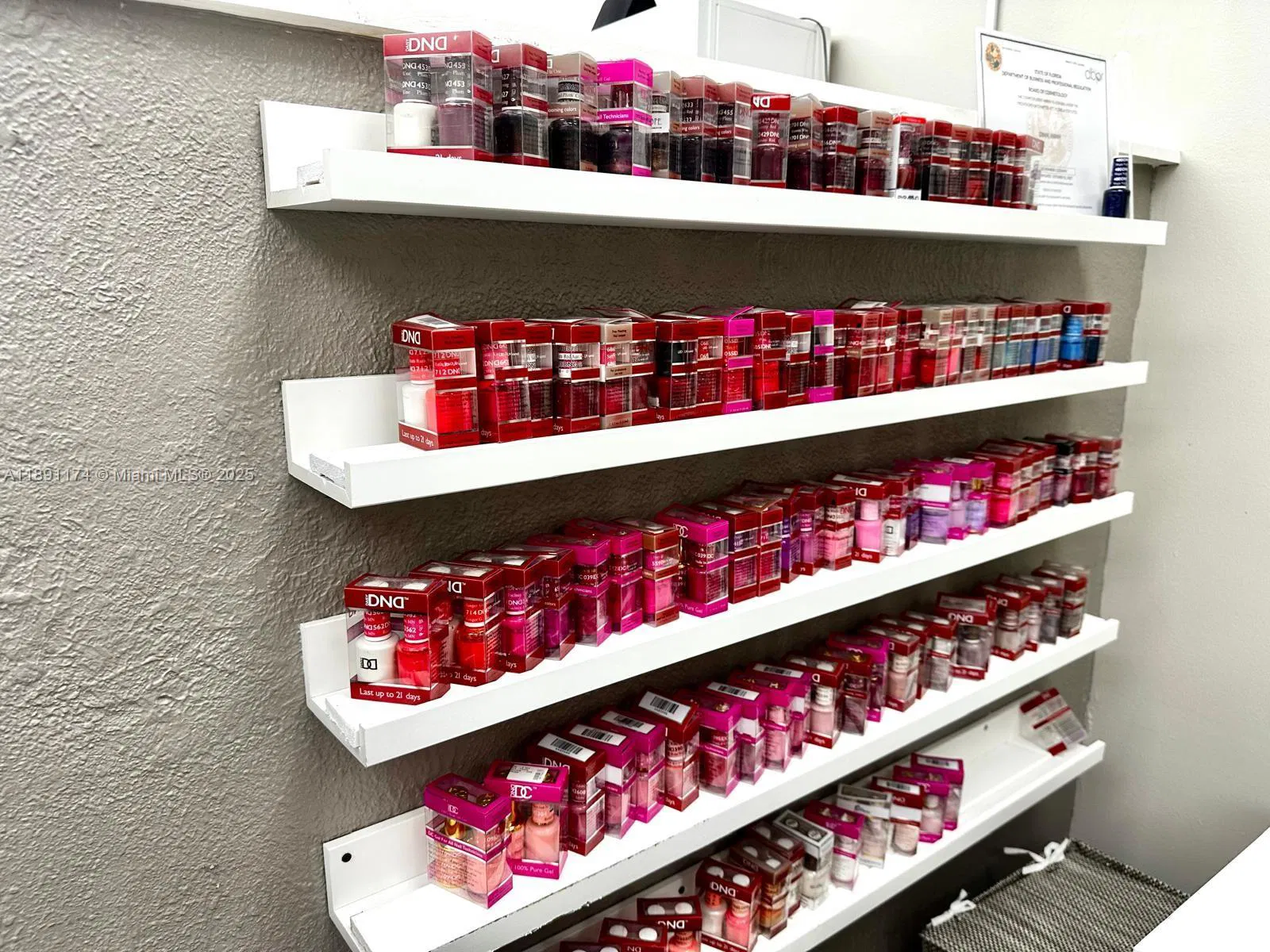 Thriving Hair Salon with Consistent Foot Traffic