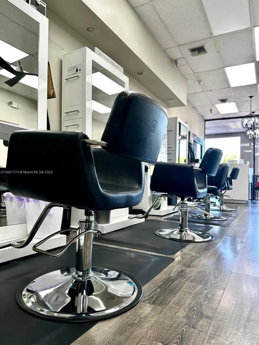 Thriving Hair Salon with Consistent Foot Traffic