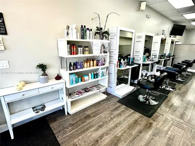 Thriving Hair Salon with Consistent Foot Traffic