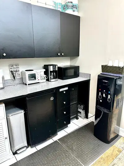 Thriving Hair Salon with Consistent Foot Traffic