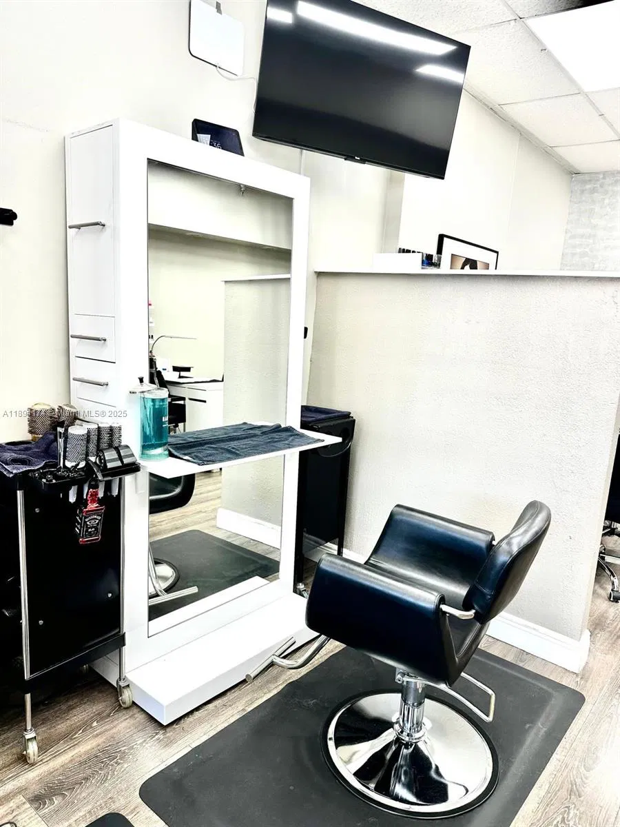 Thriving Hair Salon with Consistent Foot Traffic