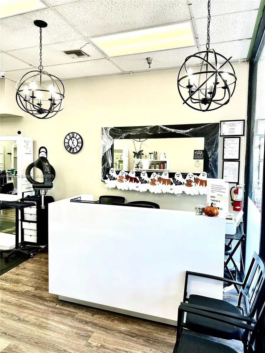 Thriving Hair Salon with Consistent Foot Traffic