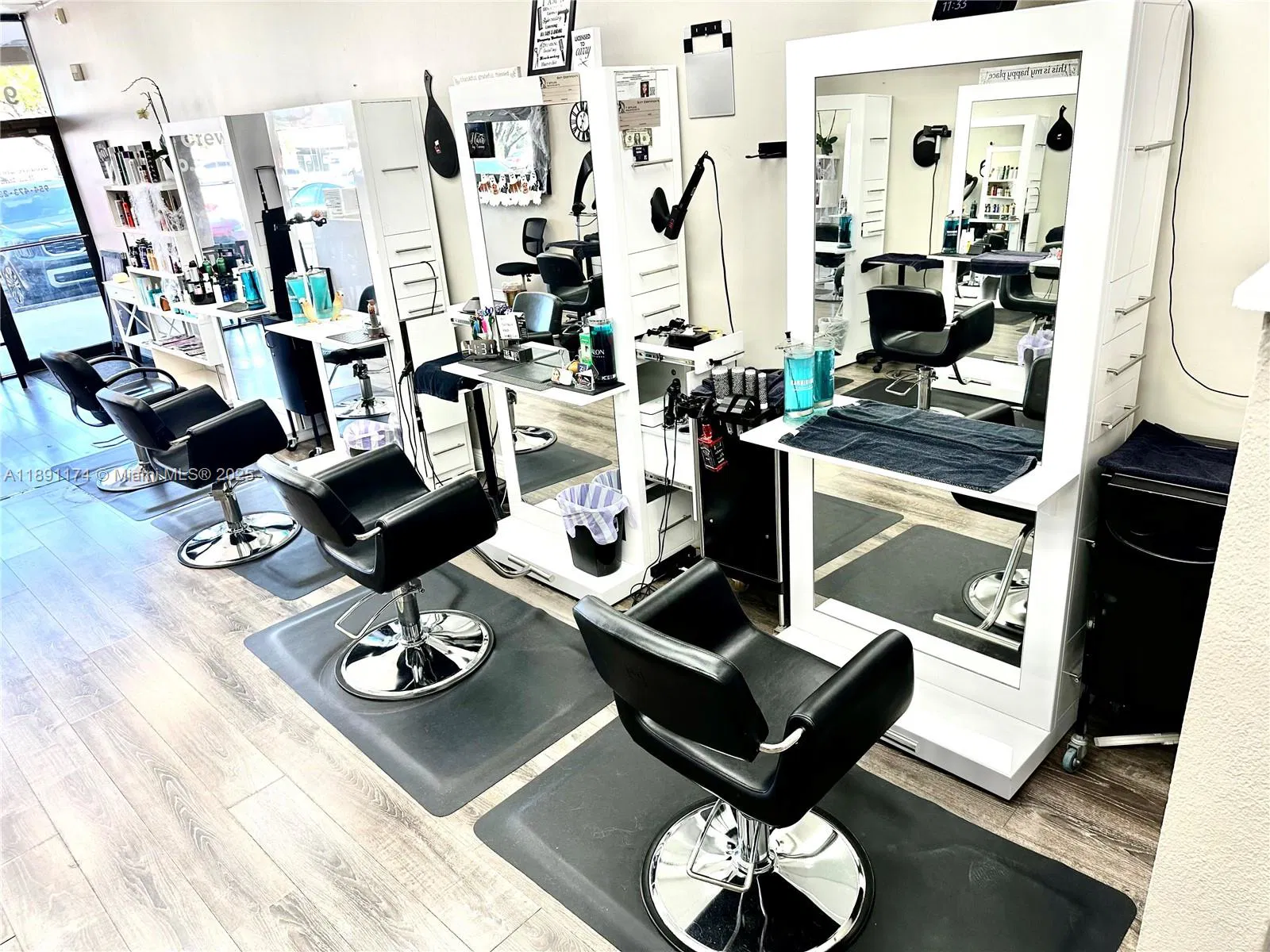 Thriving Hair Salon with Consistent Foot Traffic