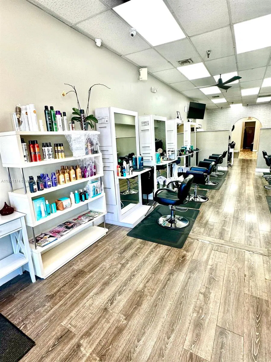 Thriving Hair Salon with Consistent Foot Traffic