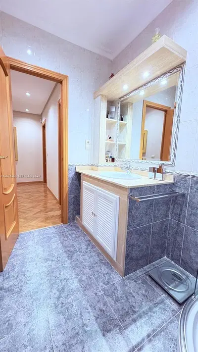 Premier Madrid Apartment with Private Parking and Storage