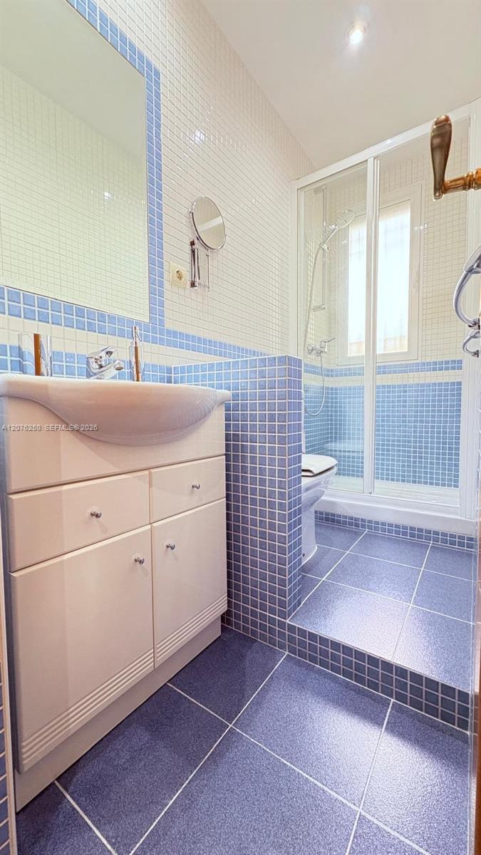 Premier Madrid Apartment with Private Parking and Storage