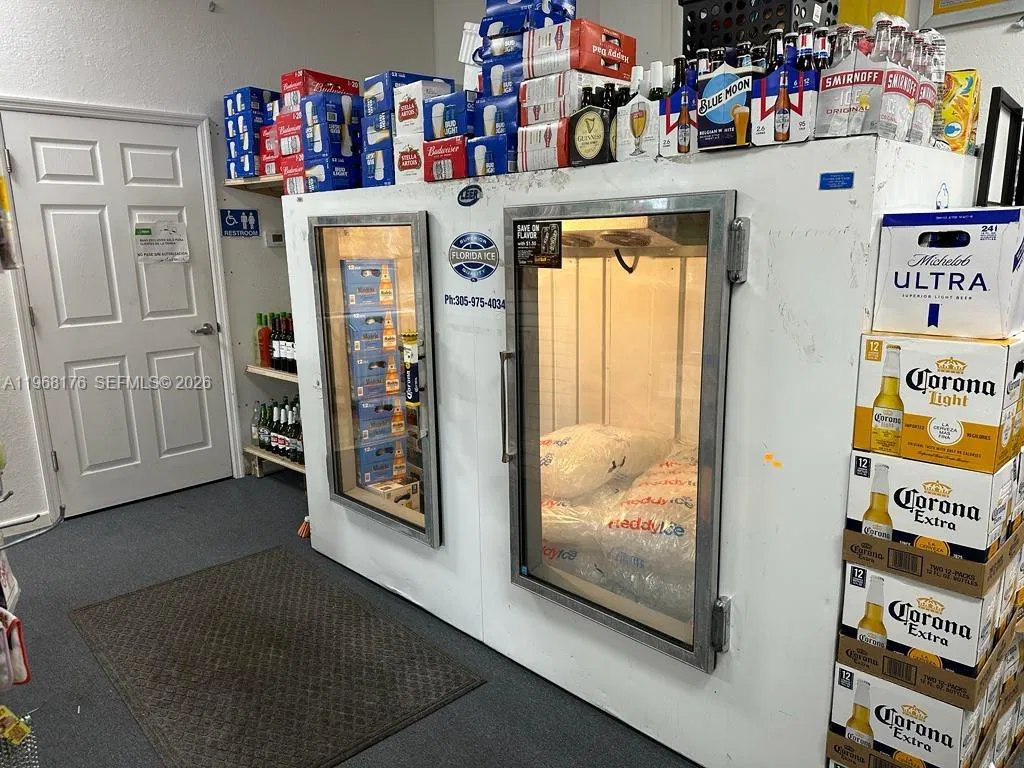 Established Convenience Store with Assignable Liquor License