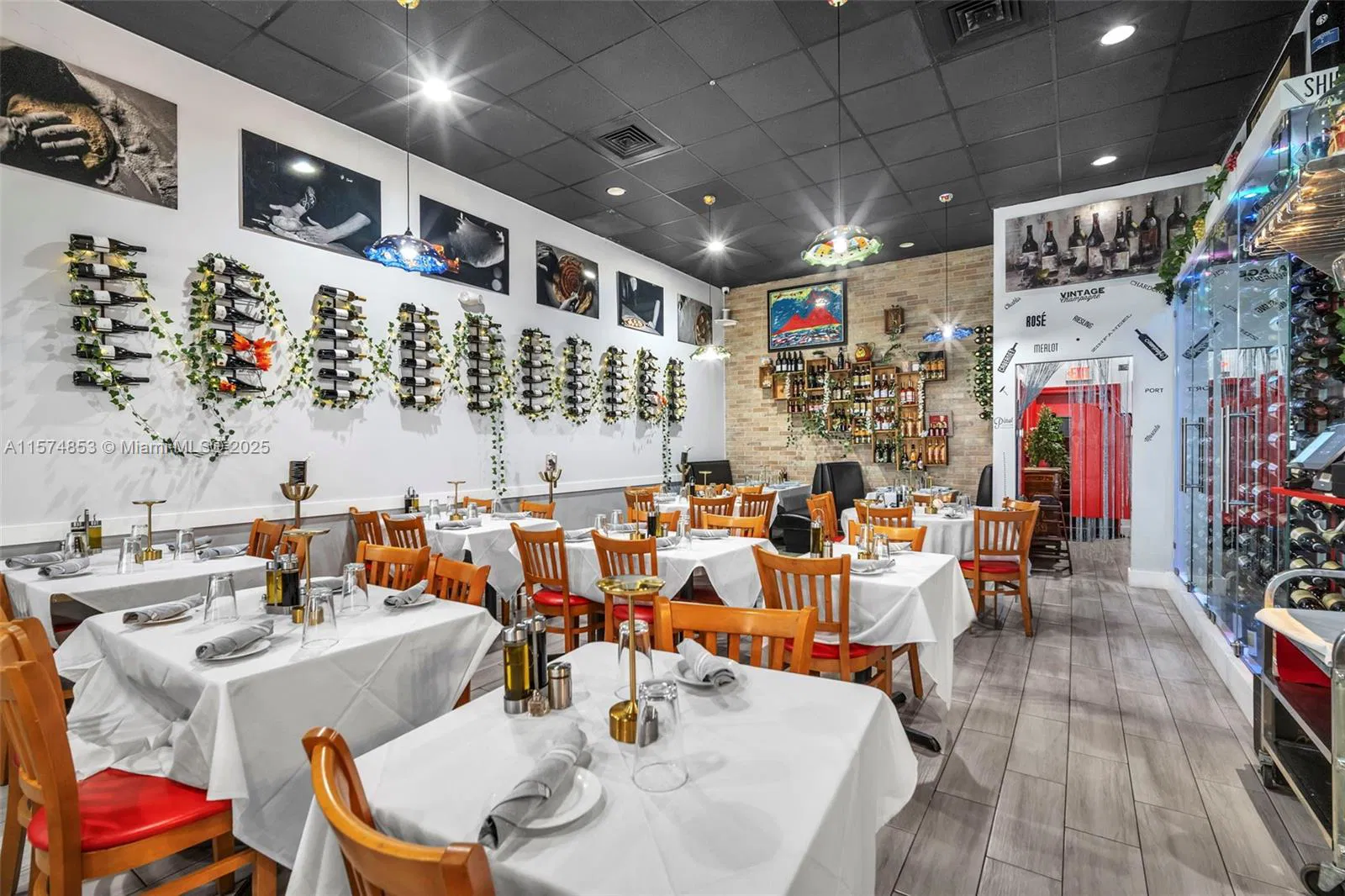 Premier Italian Restaurant with Full Liquor License