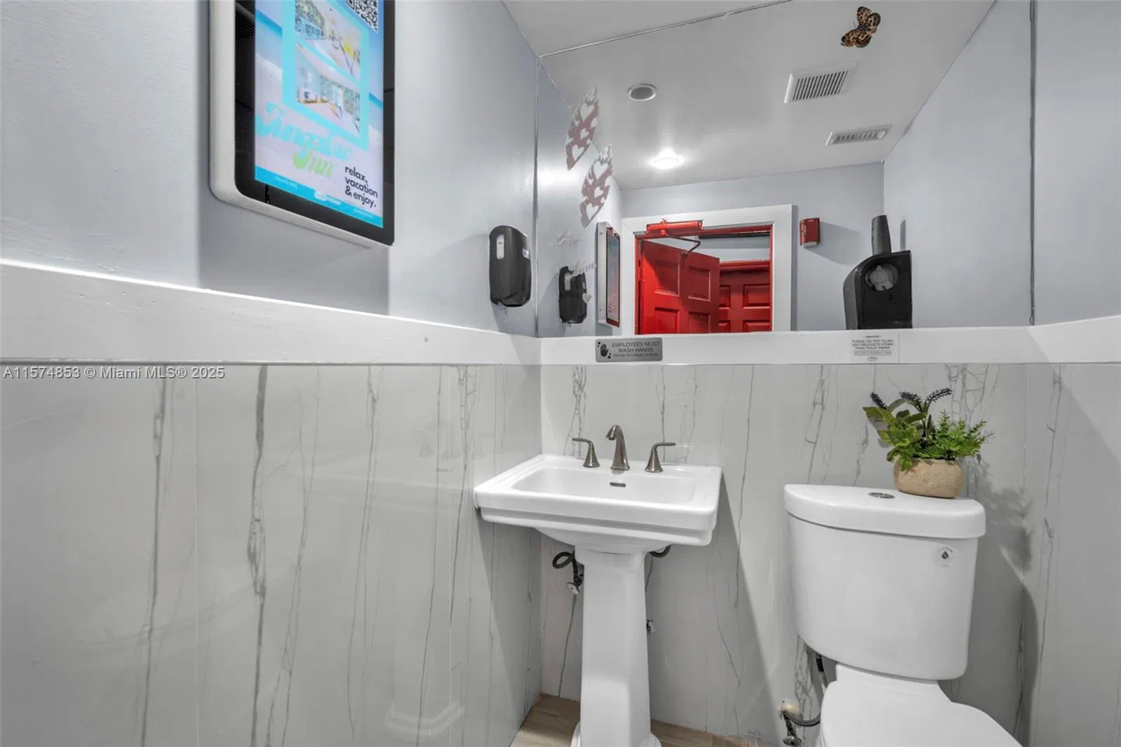 Premier Italian Restaurant with Full Liquor License