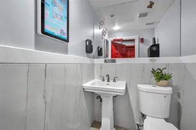 Premier Italian Restaurant with Full Liquor License