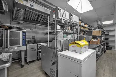 Premier Italian Restaurant with Full Liquor License