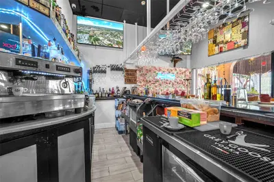 Premier Italian Restaurant with Full Liquor License