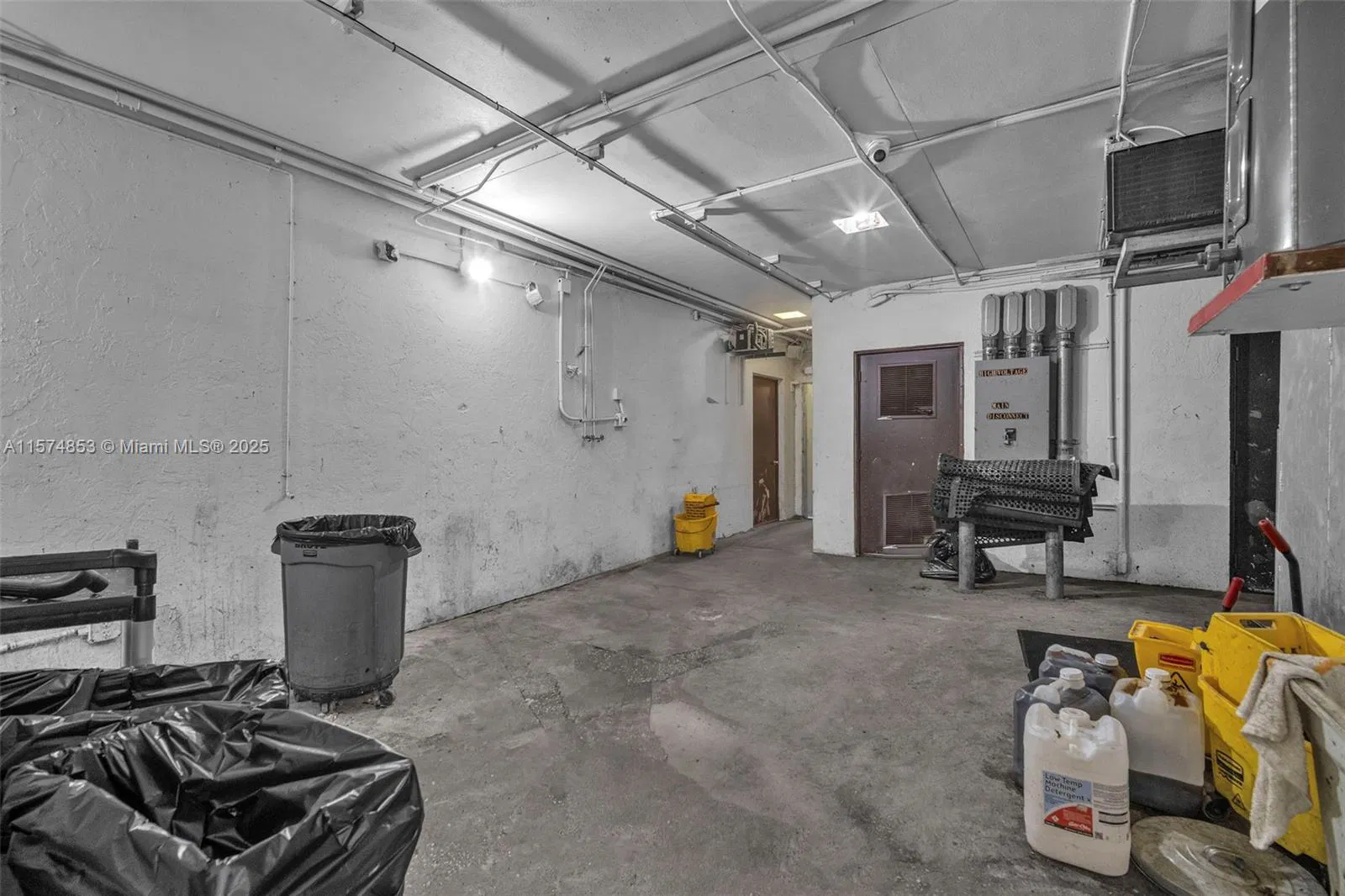 Premier Italian Restaurant with Full Liquor License